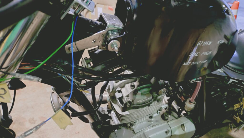 【マローダー125】気になる事とガソリンタンクのステー考察:4【125ccバイク】0014