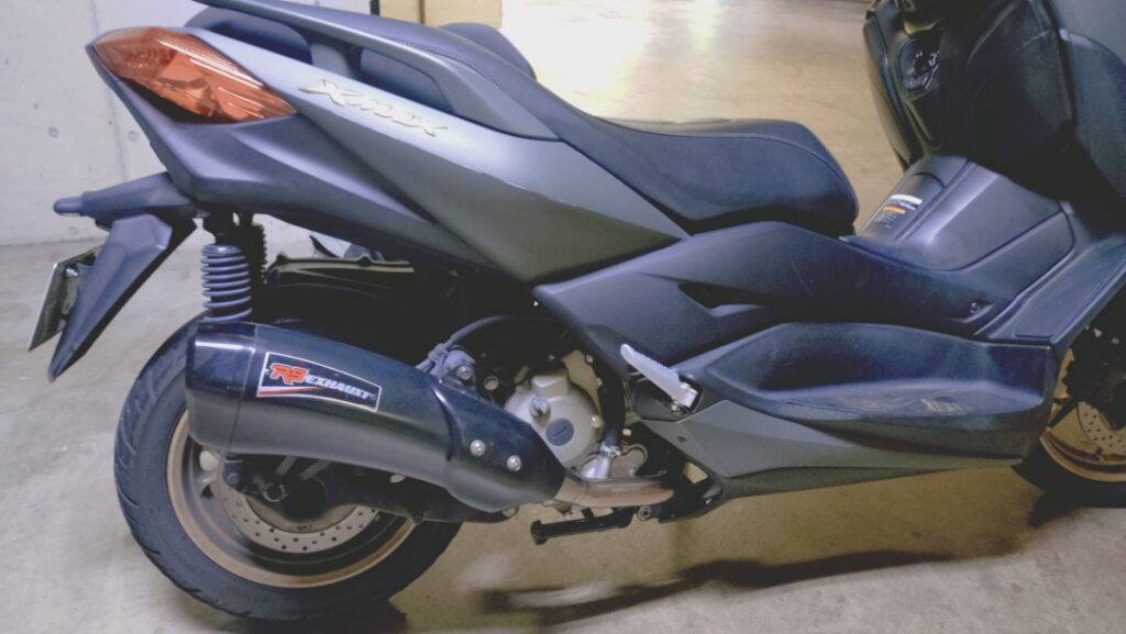 XMAXのマフラーR9 Exhaust　消音対策やってみた